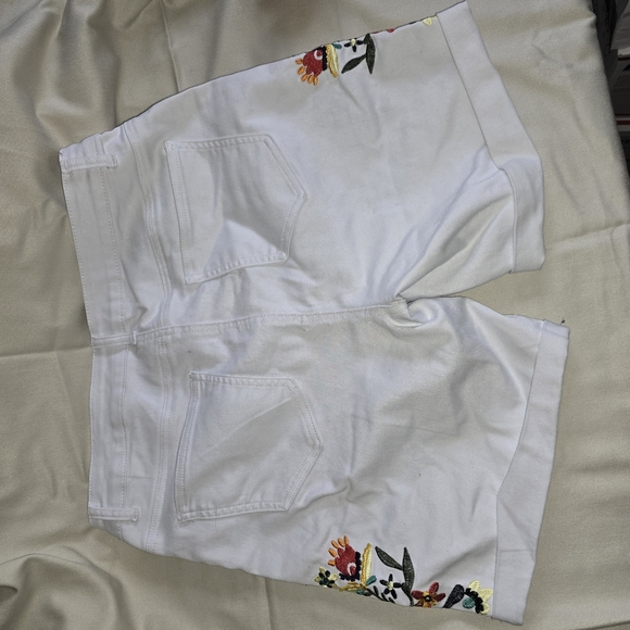 Sandpiper sz 14W White embroidered floral shorts with a boho vibe Vacation Beach - Picture 6 of 16